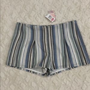 NWT Chelsea and Violet Pleated Shorts Size 29